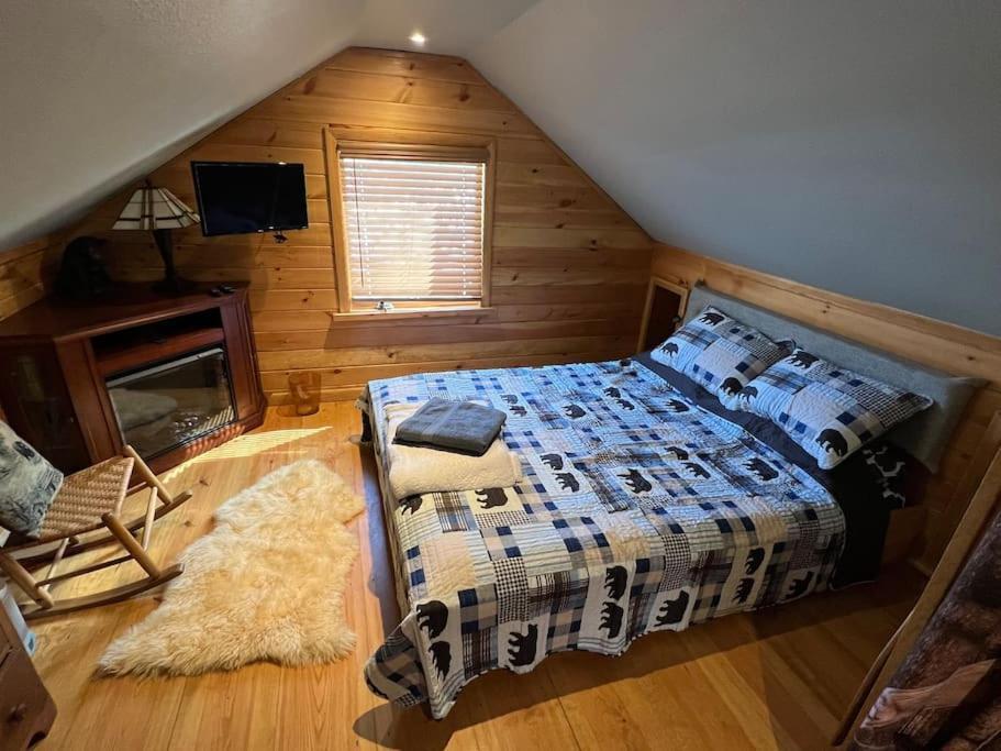 Cubs Den - Hot Tub- Walk To Lake- Fire Pit - Kayaks Oakland المظهر الخارجي الصورة