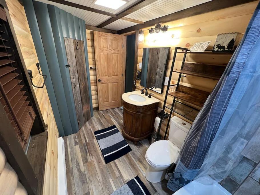 Cubs Den - Hot Tub- Walk To Lake- Fire Pit - Kayaks Oakland المظهر الخارجي الصورة